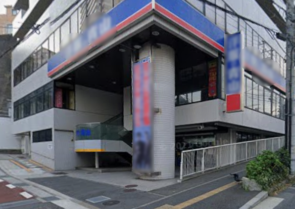 横須賀中央駅 徒歩2分◆三崎街道沿いのテナント◆地下表記も出入口は路面◆大型店舗で広々◆飲食不可◆ (185991)