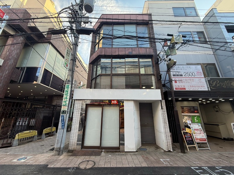 武蔵小金井駅のメインのムサコ通りに面している！諸条件相談可能！大きい看板設置可能！ (186119)