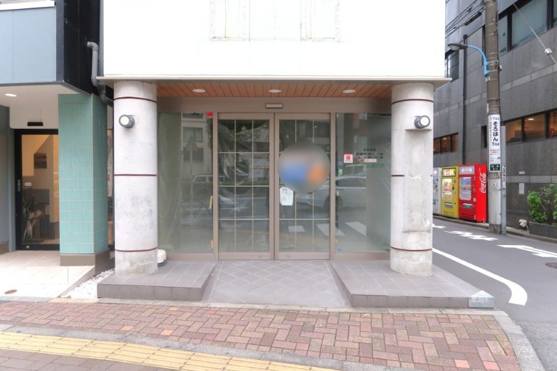 ◆四ツ谷駅徒歩４分◆新宿通り沿い路面店の好立地！◆軽飲食・物販・クリニックにオススメ◆前面ガラス張り・自動ドア付き (186150)