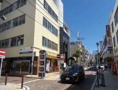 【HS0106】茅ヶ崎駅徒歩4分。事務所、塾、飲食など色々とご相談くださいませ。　エメロード商店街。 (186340)