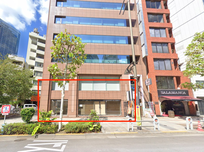 淡路町駅２分、靖国通りに面した角地１階２８坪スケルトン！全面ガラス張りで視認性あり。【飲食相談可能、制限あり】 (186681)