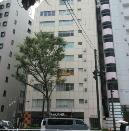 新宿三丁目駅 徒歩1分 新宿通り・御苑大通り角地 2Fスケルトン物件 【飲食不可】 (170317)