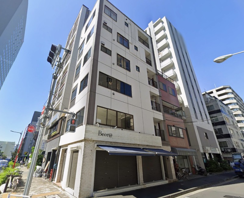 築地駅 徒歩5分 スケルトン物件 【飲食可】角地で間口の広い物件です　地下倉庫付き (190629)