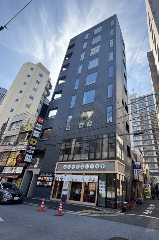 新橋駅徒歩4分。角地につき視認性良好。 (191370)
