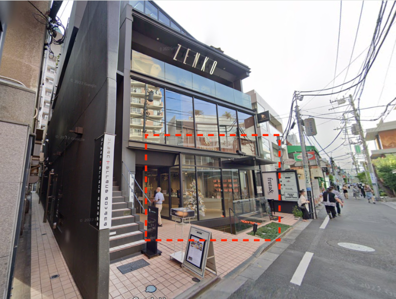 【表参道駅３分】１階５６坪。ガラス面のカフェ居抜き。大看板設置可能。【飲食可能、匂い煙の強い業種は不可】 (191590)