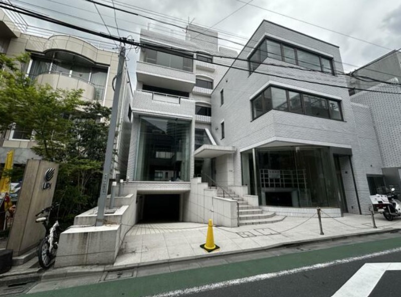 表参道駅 徒歩3分 B1F-B2F一括貸し スケルトン物件 【飲食可】 (192063)