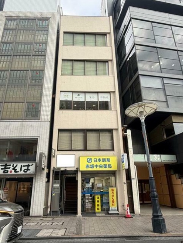 赤坂駅 徒歩3分 一ツ木通り沿い 2F喫茶店居抜き物件 【飲食不可】 (193981)