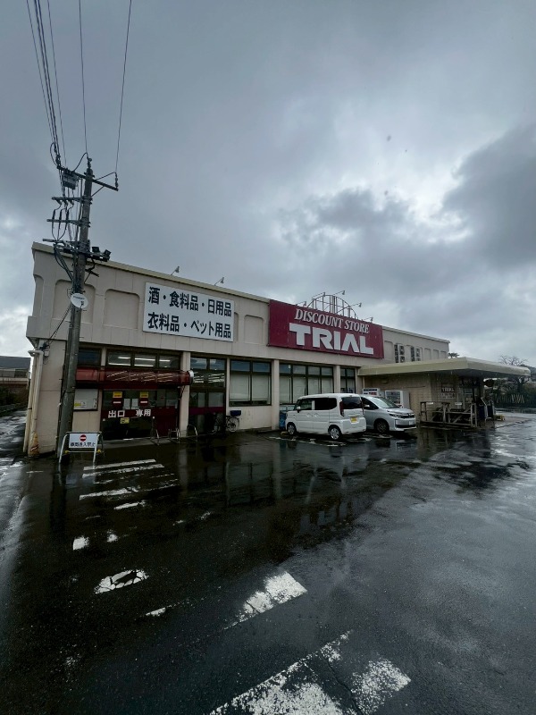 国道17号線沿いの445坪の大型物件！ 駐車場54台、天井高3.68mの開放感！【何業も可ですが物販店舗優先】 (196779)