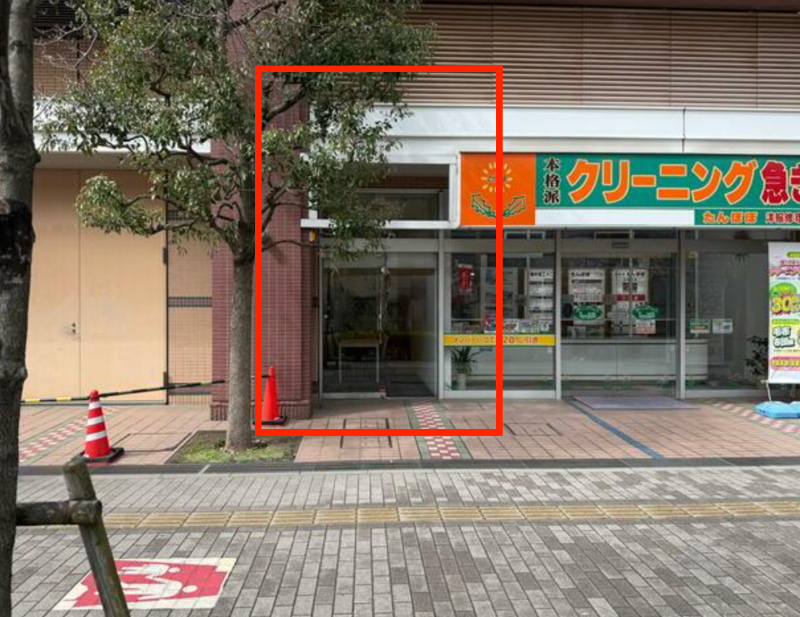 【川口駅東口1分】１階６.４２坪。ロータリー内テナント。ガラス面と上部に看板設置。事務所仕様【飲食不可】 (197330)