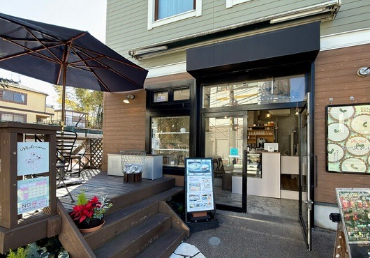 三鷹台駅徒歩１分！駅出口目の前の角地１階店舗！前面テラスも利用可能なカフェ居抜き物件 (198364)