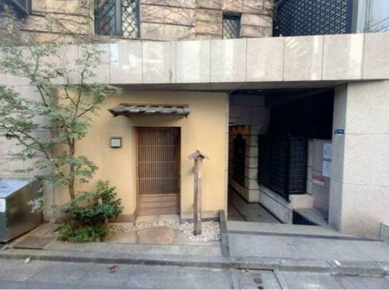 六本木駅 徒歩2分 2F 現況:バー 飲食居抜き物件 【業種相談】◎ミッドタウン前♪バー居抜き！ ◎２４時間利用可！ (139702)