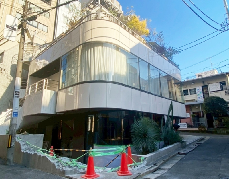 表参道駅 徒歩3分 　駅近好立地店舗　半地下1階　路面店 (199201)