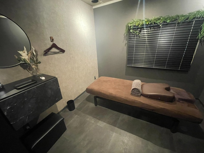 東日本橋駅徒歩1分、美内装のエステ居抜き物件です (199634)