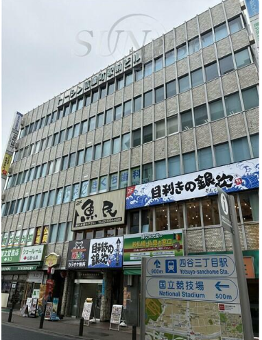 信濃町駅 徒歩1分 B1F 現況:そば・うどん・麺類 飲食居抜き物件 【飲食可】 (199698)