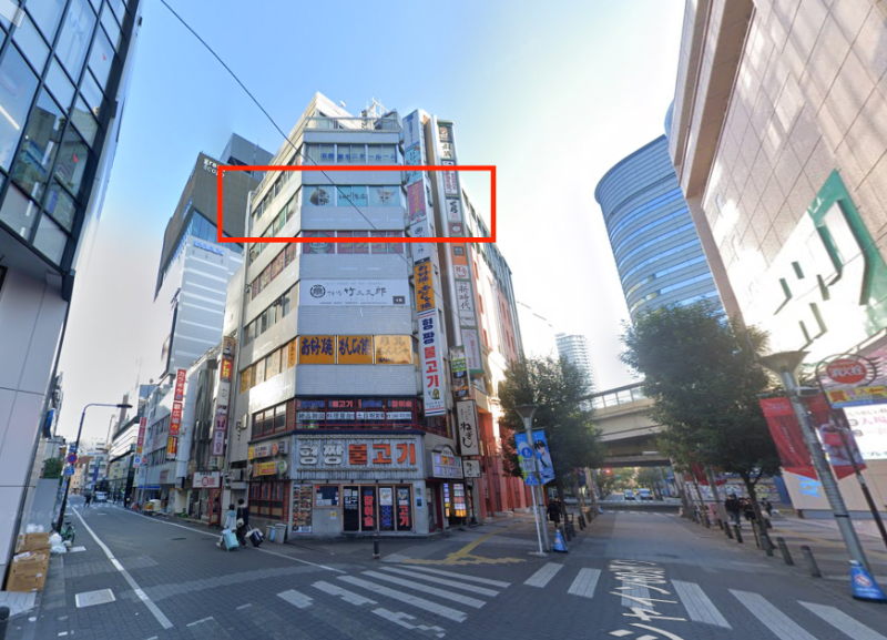 池袋駅４分サンシャイン通りど真ん中の立地！６階２７.９坪。ニトリ、ABCマート前の角地ビル！【重飲食相談可能】 (200930)