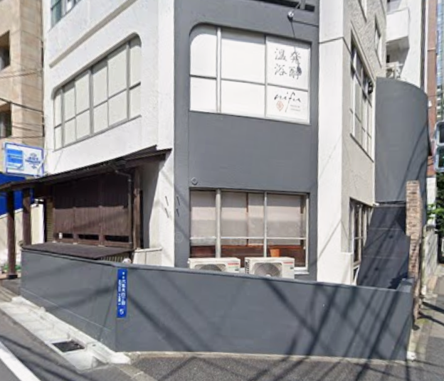 六本木駅 徒歩2分◆『麻布警察署』隣で安心◆隠れ家的な立地で落ち着いた業態に最適◆スケルトン◆軽飲食程度相談可◆ (201108)