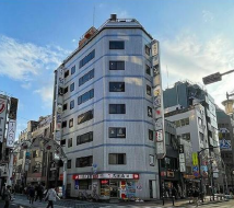 池袋駅徒歩3分!にぎわいを見せる「池袋西口一番街」角地に物件が出ました。 (201268)