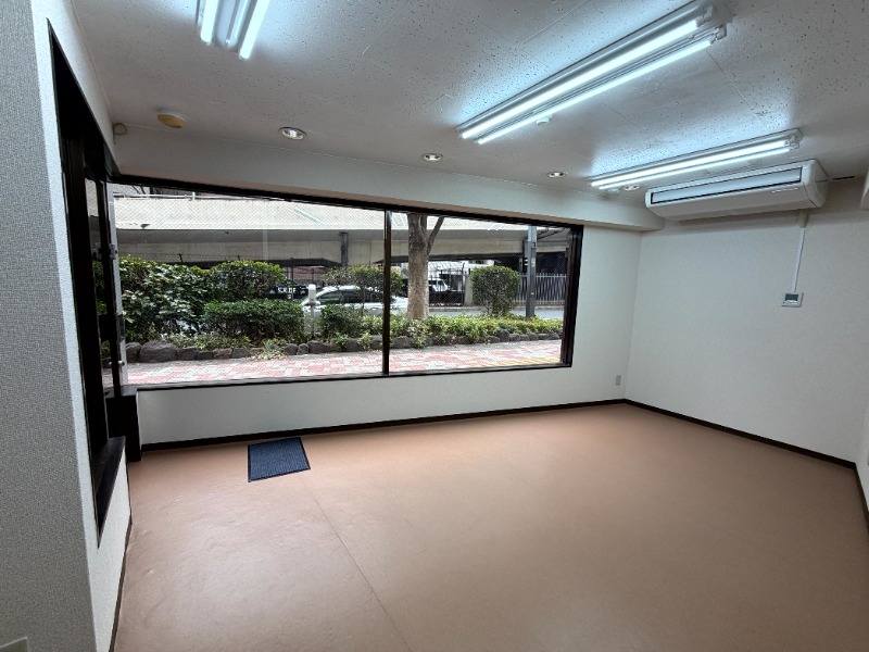 都庁駅徒歩５分！新宿パークタワー隣接！重飲食不可、軽飲食相談可能の1階路面店！ (201270)