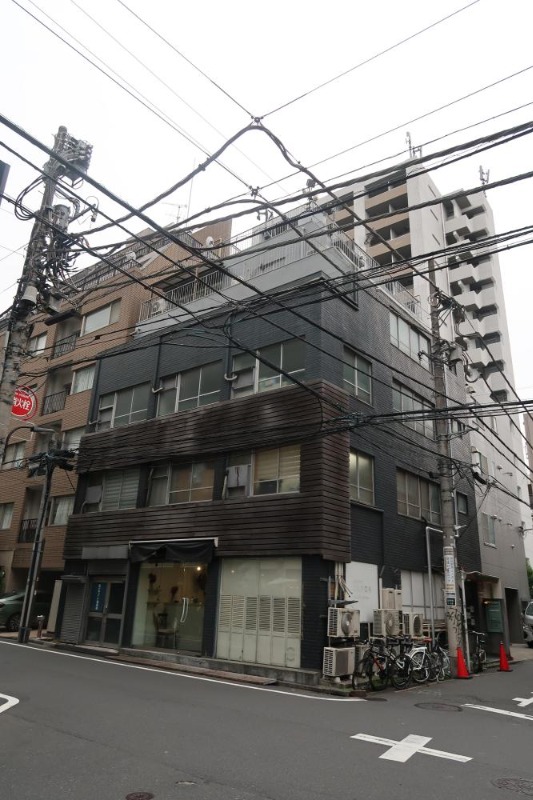 ◆新宿西口駅徒歩３分◆美容系サロン・整体・教室ご相談可◆専用バルコニーあり◆最上階につき眺望◎◆保証金２ヶ月 (202204)