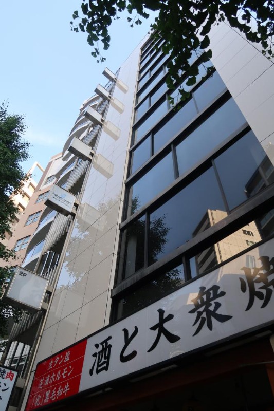 ◆八丁堀駅徒歩７分◆整体・美容系サロン・物販にオススメ◆事務所仕様◆大通りに面する白いタイル張り新耐震ビル (202477)