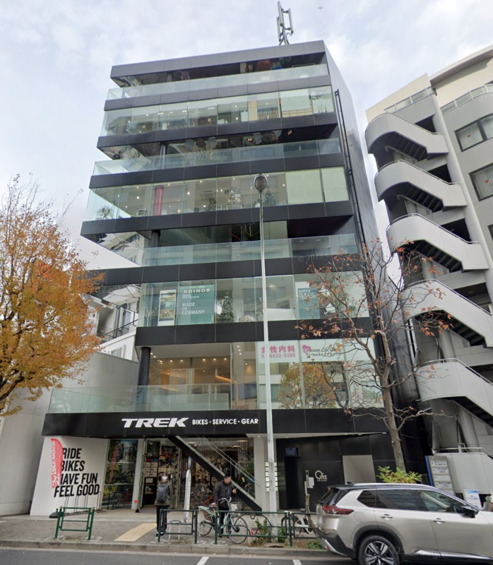 【外苑前駅、表参道駅利用】３階５３坪。外苑西通り、外天高３mあり。吹き抜けあり。カフェ程度、物販、美容系最適。FR相談可 (202571)