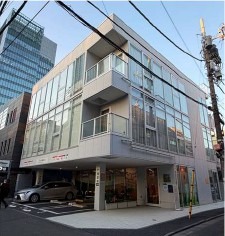 【表参道駅 徒歩8分】1F 長者丸通り角地、視認性◎ / スケルトン渡し（飲食可 ※重飲食不可） (203062)