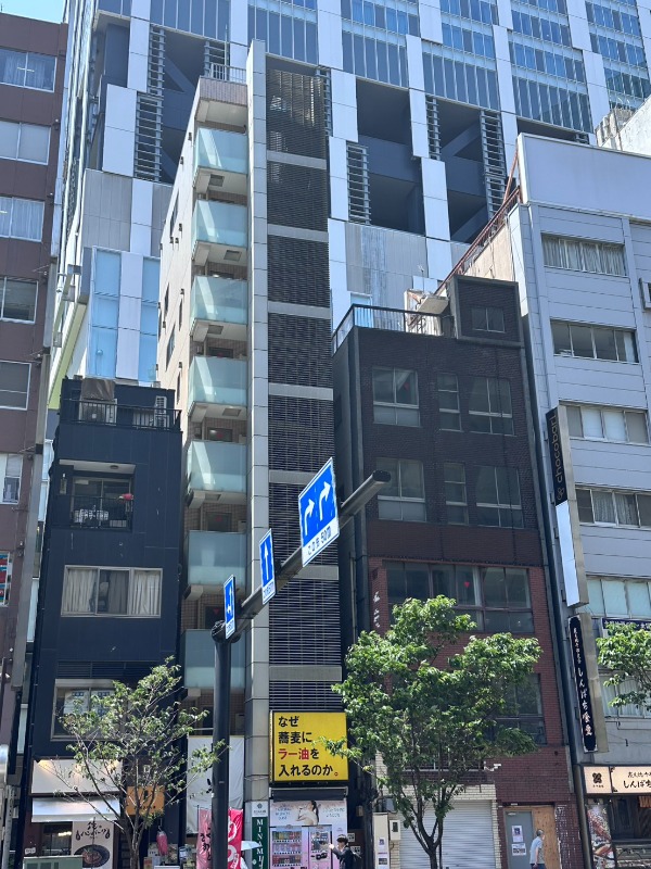【駅徒歩1分の衝撃】渋谷明治通り沿いの一等地を独占。看板OK・22時まで営業可。サロンやジムに最適な10坪の戦略的拠点。 (203063)