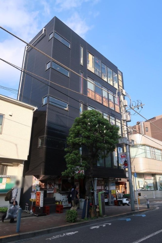 ◆三軒茶屋駅徒歩５分◆茶沢通り沿い角地の好立地！◆カフェ・バーにオススメ◆居抜き引渡しご相談可 (204067)
