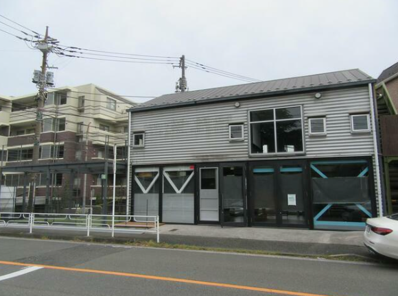 根岸駅 徒歩13分 　横浜駅根岸道路沿い店舗　【飲食可】 (204668)
