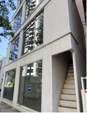 【白金台プラチナ通り沿い】人気の白金台アドレス！ガラス張りで視認性良好な2階店舗テナント。美容サロンや物販に (204798)