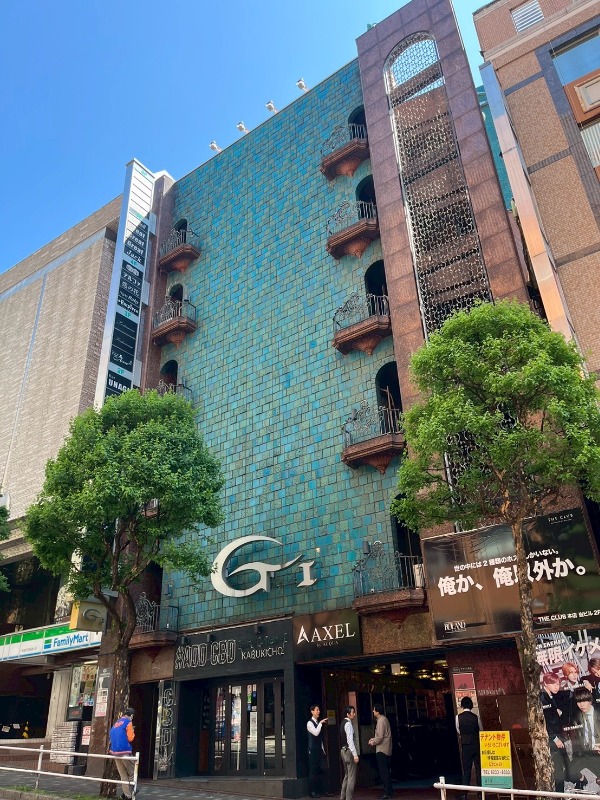 新宿歌舞伎町／区役所通り・花道通りに面すホストクラブ等でにぎわうビル／アミューズメント系にも【飲食相談】 (205359)