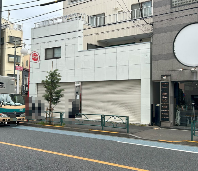中野駅 徒歩7分 1F中野ブロードウェイを抜けた早稲田通り面 (209418)