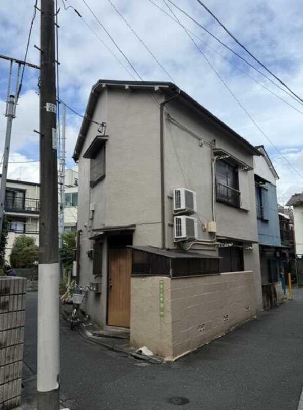 ■北千住駅 徒歩6分 1F〜2F 現況:住居仕様物件 【軽飲食可】 (209528)
