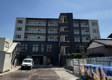 六実駅 徒歩3分◆『鮮魚街道』沿いの新築物件◆1階はスーパー入店予定◆他テナントに影響のある業態不可◆駐車場あり◆ (210264)