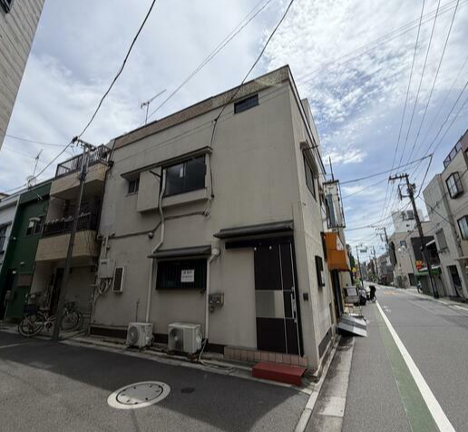 ■北千住駅 徒歩5分 1F〜2F 現況:内装工事中（住居仕様） 【飲食店・サービス店舗・民泊可、その他応相談】 (211149)
