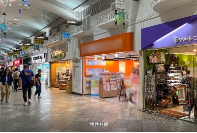 中野駅 徒歩5分 中野ブロードウェイ1F 現況:保険業の居抜きなど物件【飲食不可】　物販・サービス店舗相談可 (211512)