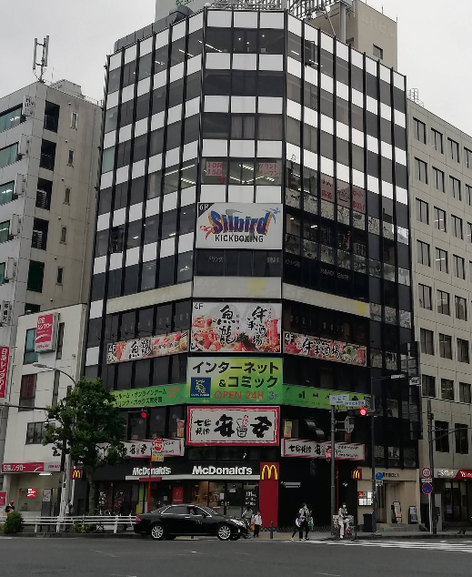 関内駅 徒歩2分◆『不老町』交差点角で視認性抜群◆重飲食は居酒屋系のみ◆窓外側看板掲出可能◆業態ご相談ください◆ (212026)
