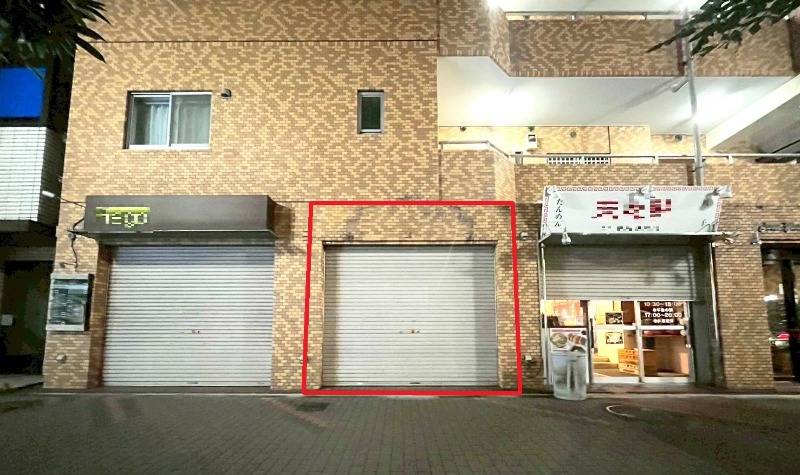 木場駅 徒歩4分／永代通り(上り)に面す／「東陽三丁目」交差点・バス停目の前【飲食相談】 (212021)