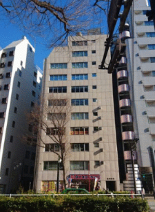 新宿三丁目駅 徒歩1分 新宿通り・御苑大通り角地 2Fスケルトン物件 【飲食不可】 (170317)