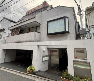 明治神宮前〈原宿〉駅 徒歩6分 B1F〜1F 現況:エステ・マッサージ・サロン その他居抜きなど物件 【飲食不可】 (215974)