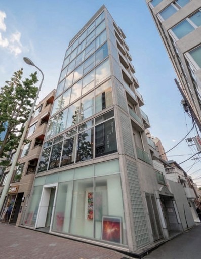 白金台駅徒歩2分、プラチナ通り沿い路面店舗物件！前面ガラス貼りで視認性抜群です！ (216831)