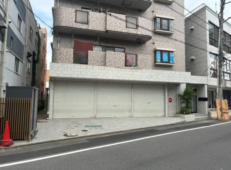 【春日部】上階マンションの1階　事務所・店舗区画（現況渡し）検査済証なし (221492)