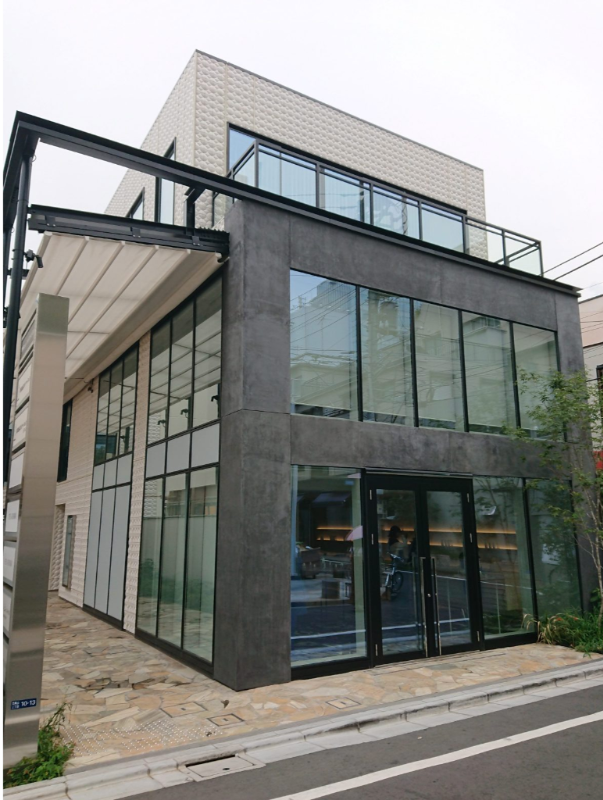 【表参道駅B2出口３分】１階２１.１坪。サロン居抜き、ガスあり。美内装での引き渡し、条件付き飲食相談可能 (222482)