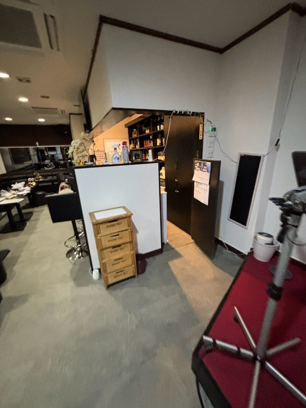区役所・オフィス街立地◎スナック居抜き！ 地下1階の隠れ家店舗居抜き物件 (222601)