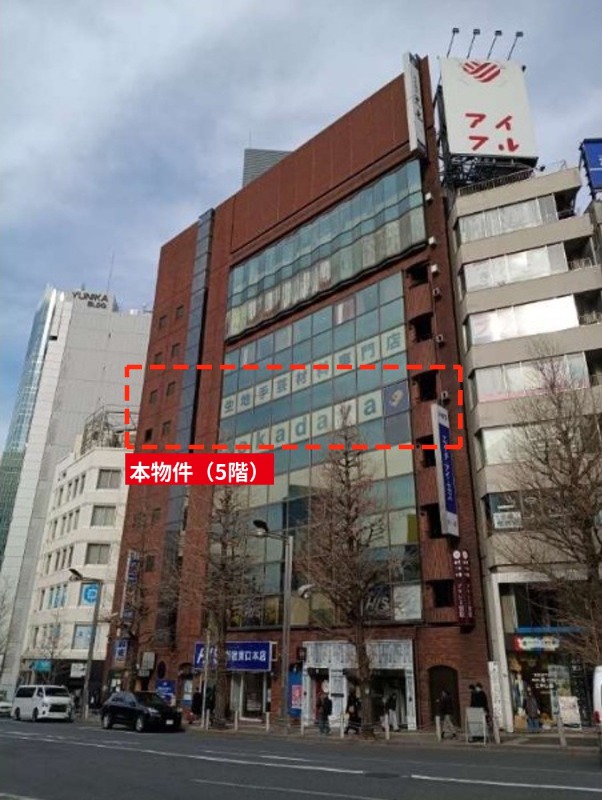 【新宿駅東口2分】旧アルタ前交差点至近5階193㎡｜JR線路沿い窓面広告・袖看板可 (224547)